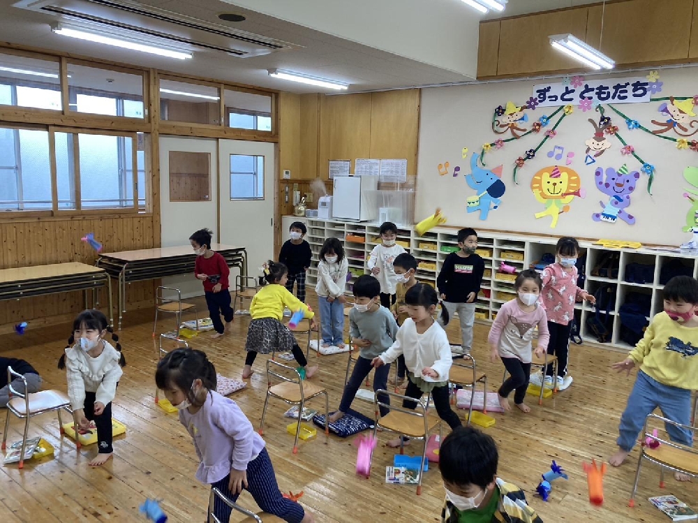 くるくるロケット　(年中)